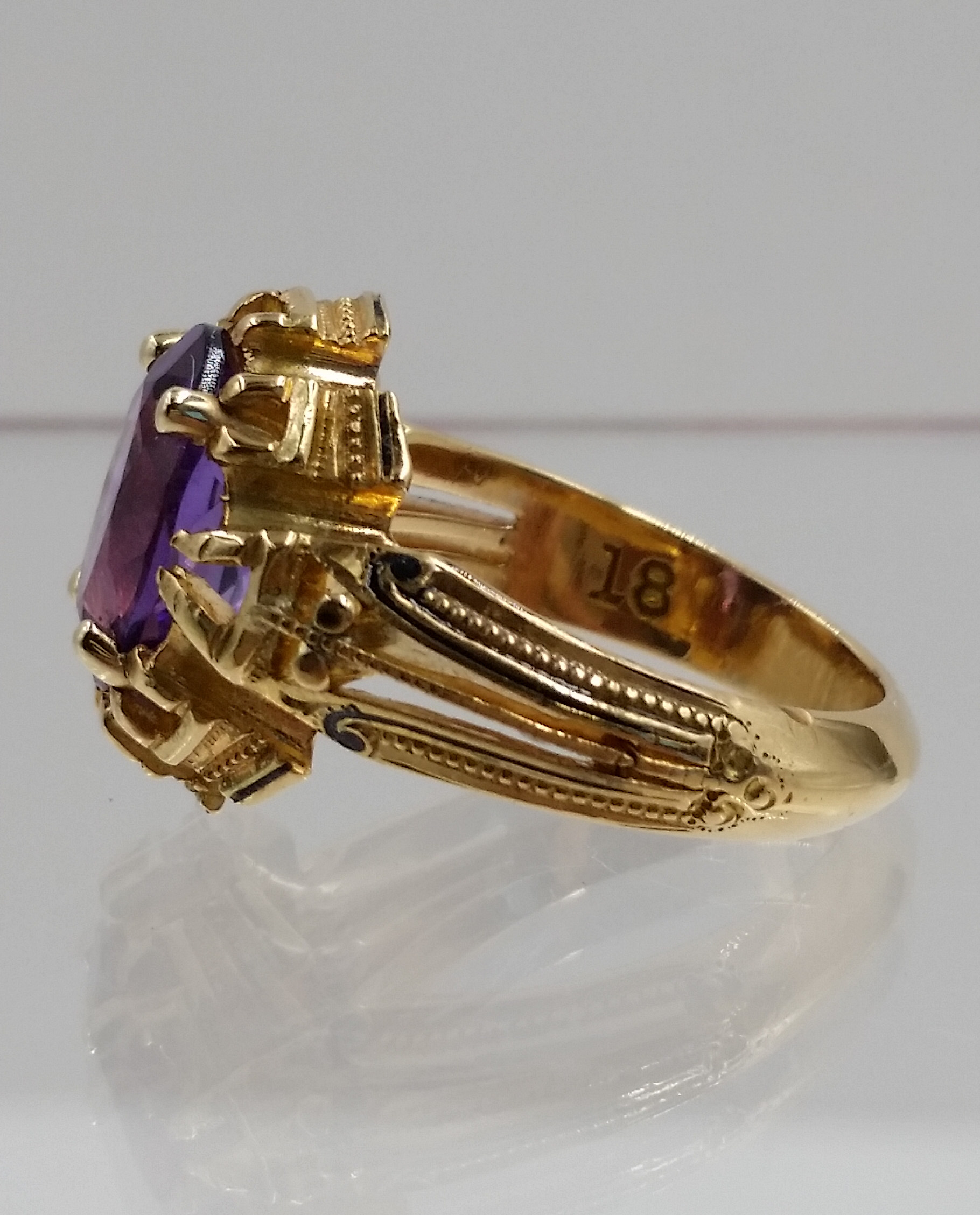 Victorian 18 Karat Yellow Gold Amethyst Ring - Image 3