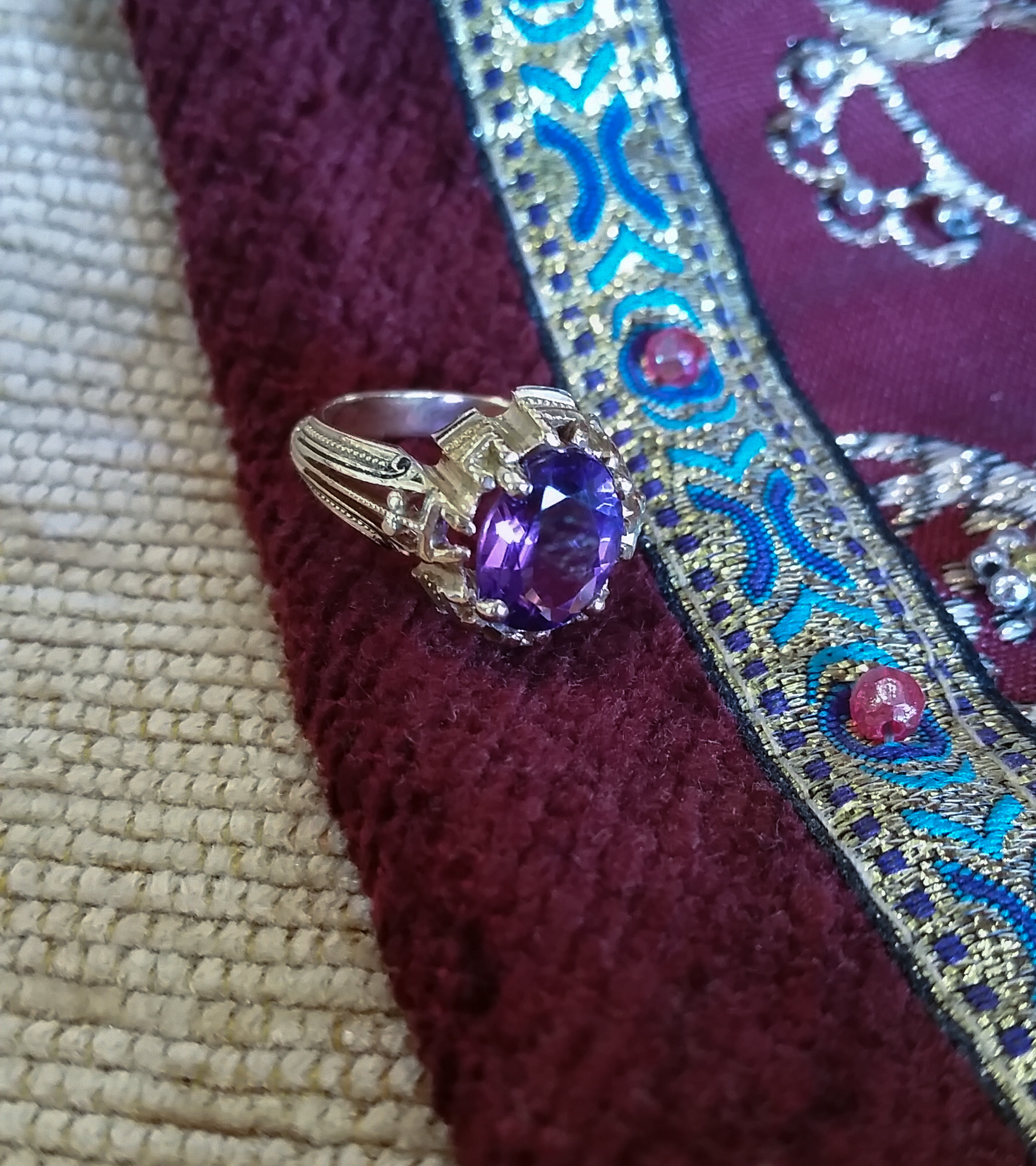 Victorian 18 Karat Yellow Gold Amethyst Ring - Image 4