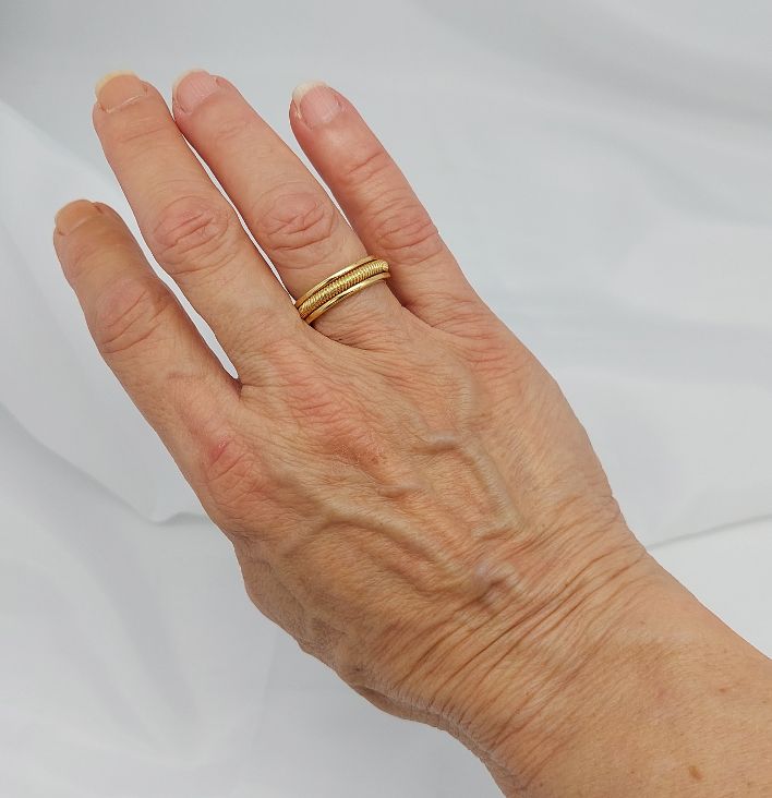 18 Karat Yellow Gold "Rope" Design Band - Image 9