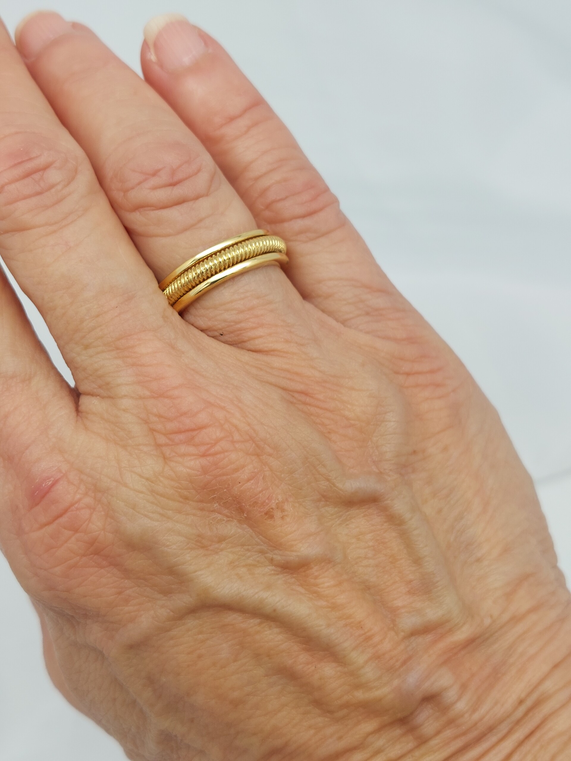 18 Karat Yellow Gold "Rope" Design Band - Image 2