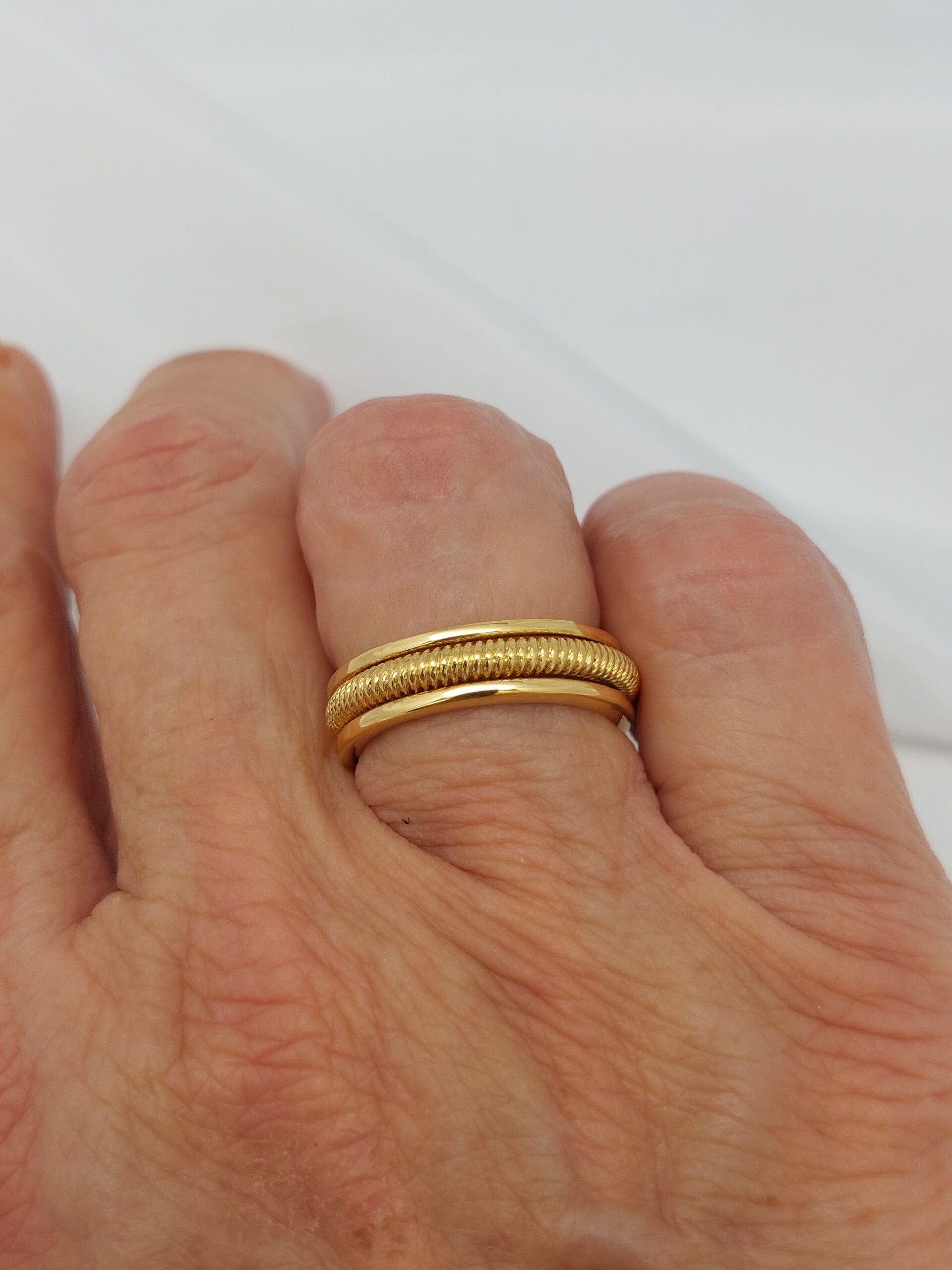18 Karat Yellow Gold "Rope" Design Band - Image 4