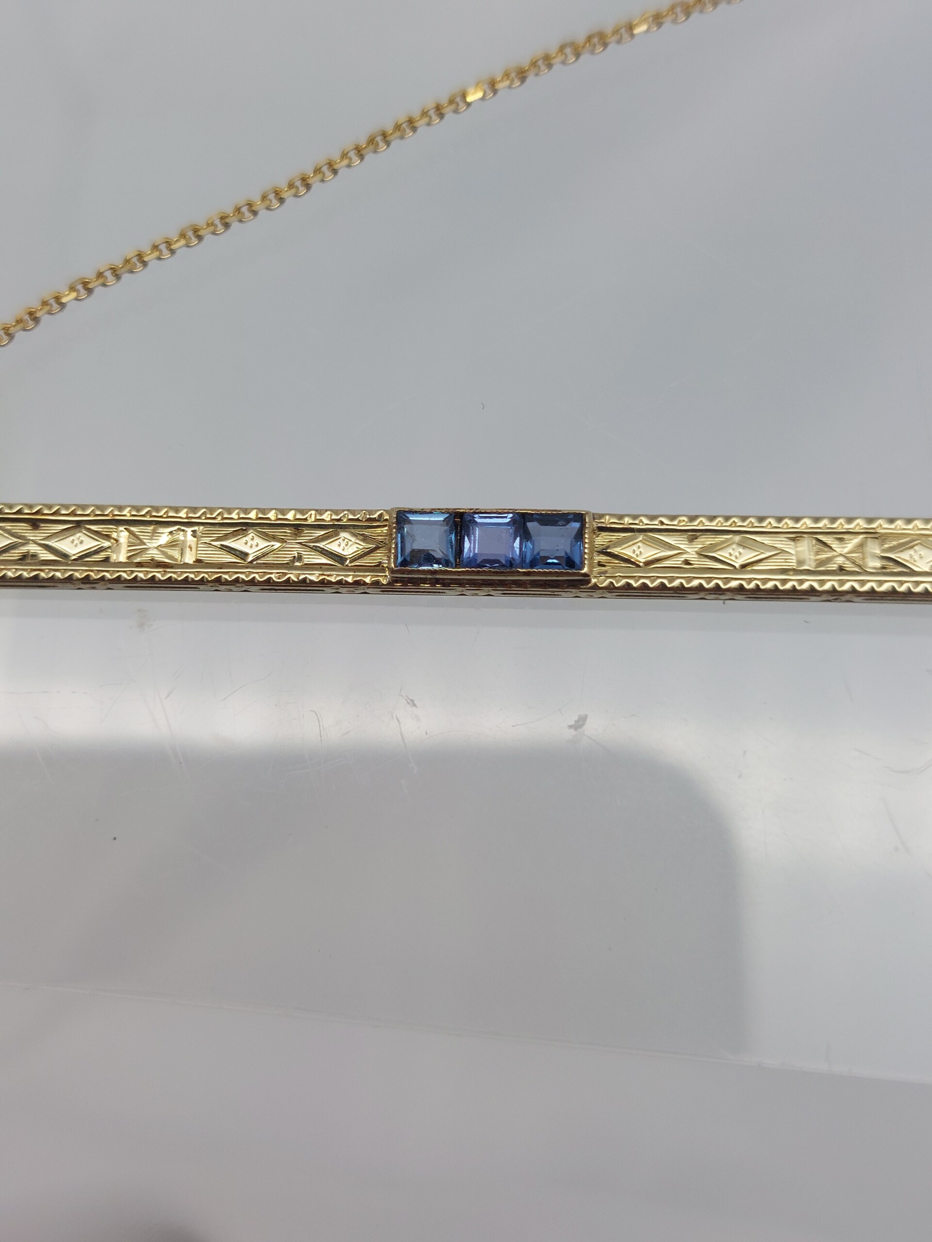 1900's 14 Karat Yellow Gold Engraved Sapphire Bar Necklace - Image 9