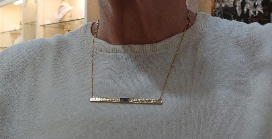 1900's 14 Karat Yellow Gold Engraved Sapphire Bar Necklace - Image 4