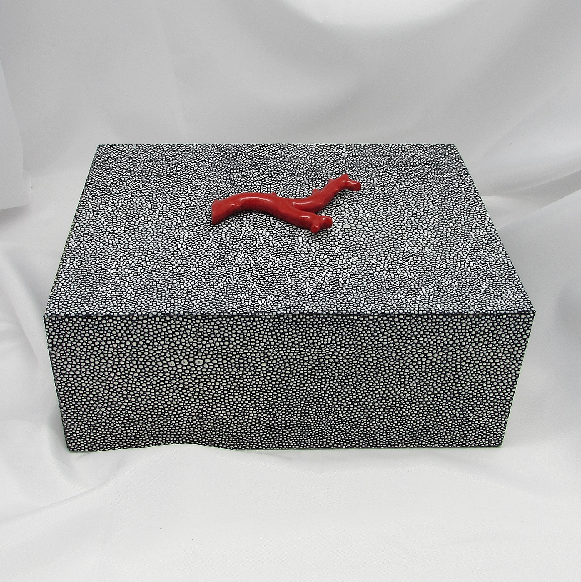 Large "Stingray" Box with "Coral" - Image 2