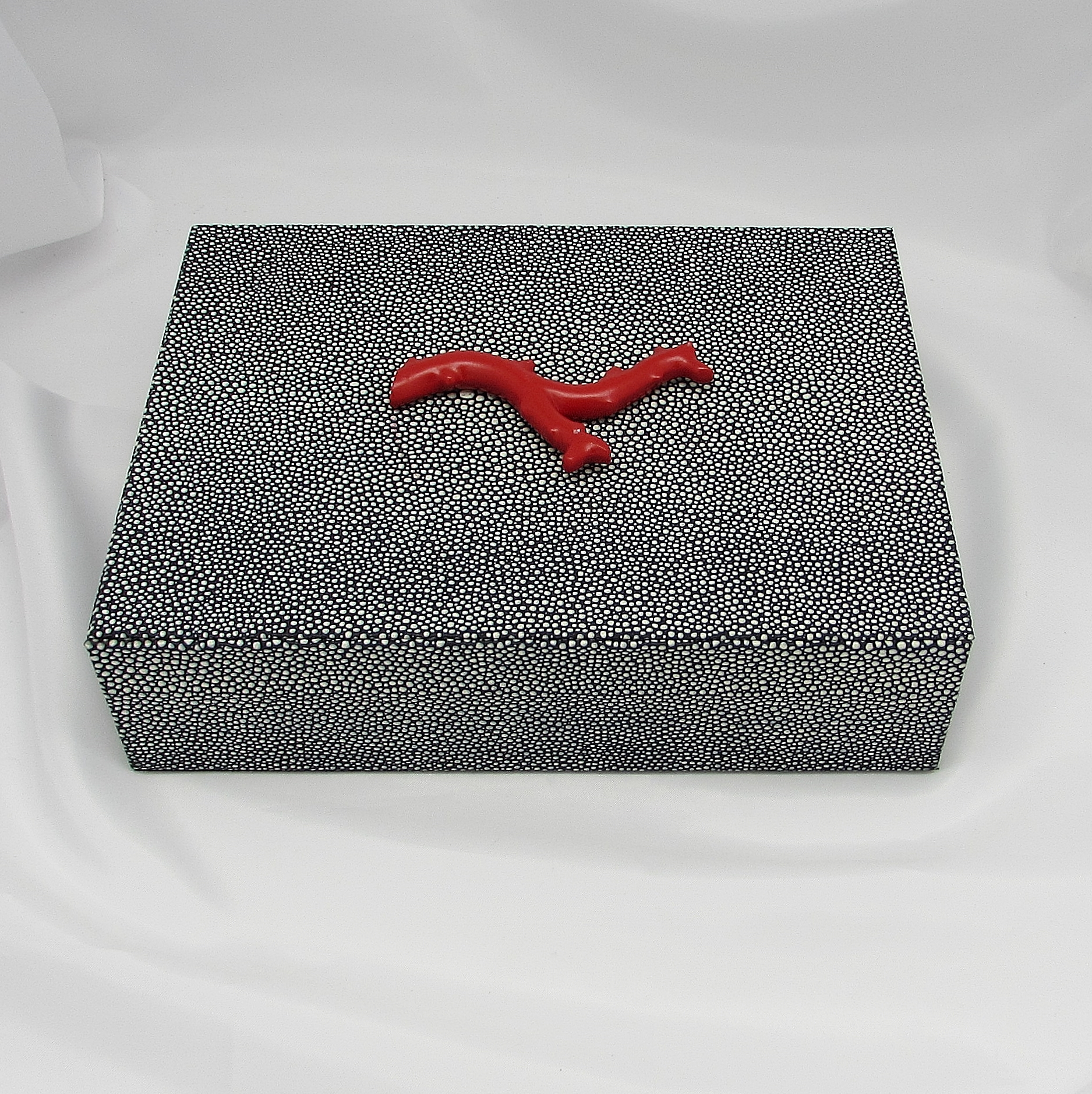 Small "Stingray" Box with "Coral" - Image 3