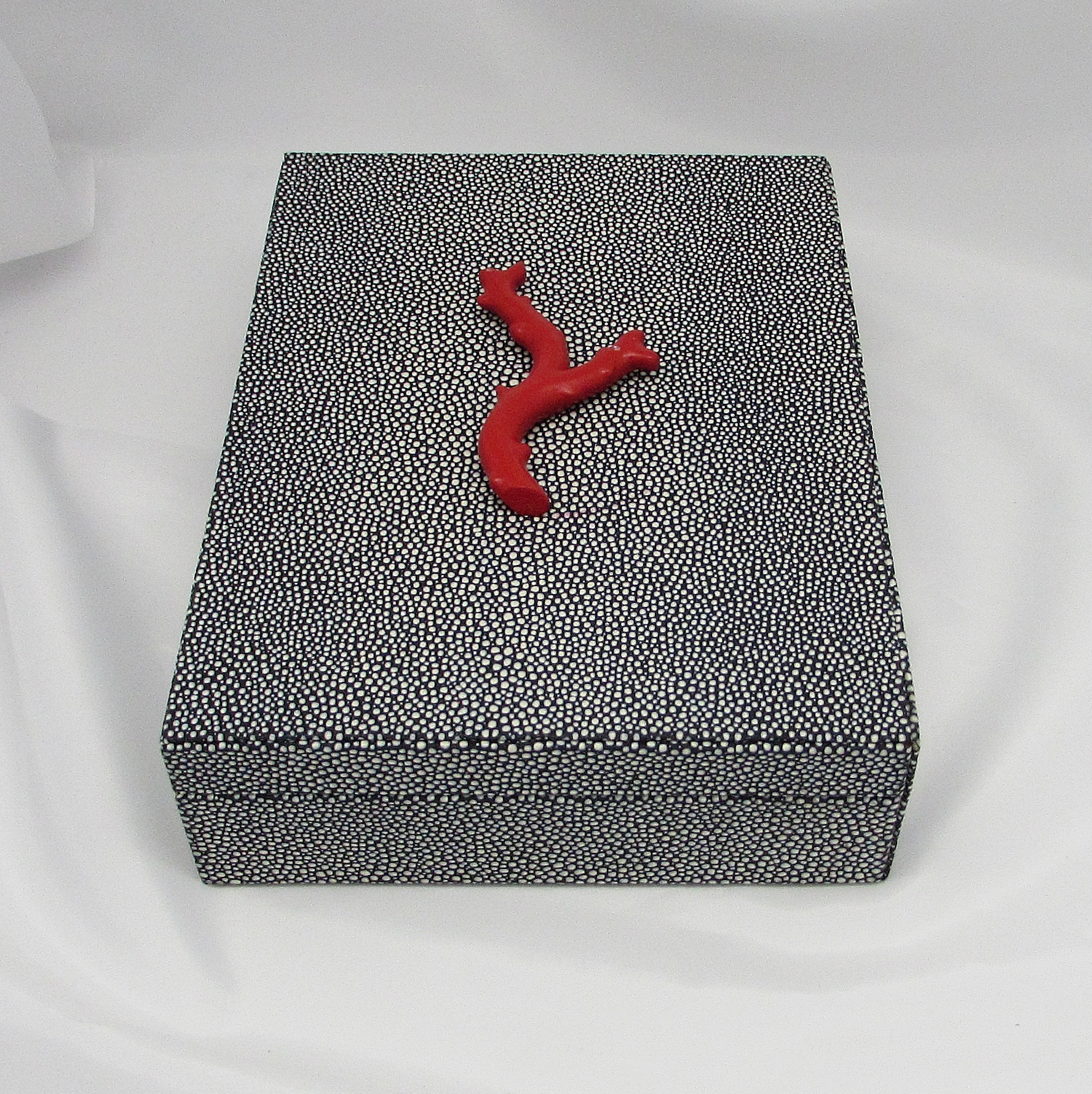 Small "Stingray" Box with "Coral" - Image 4