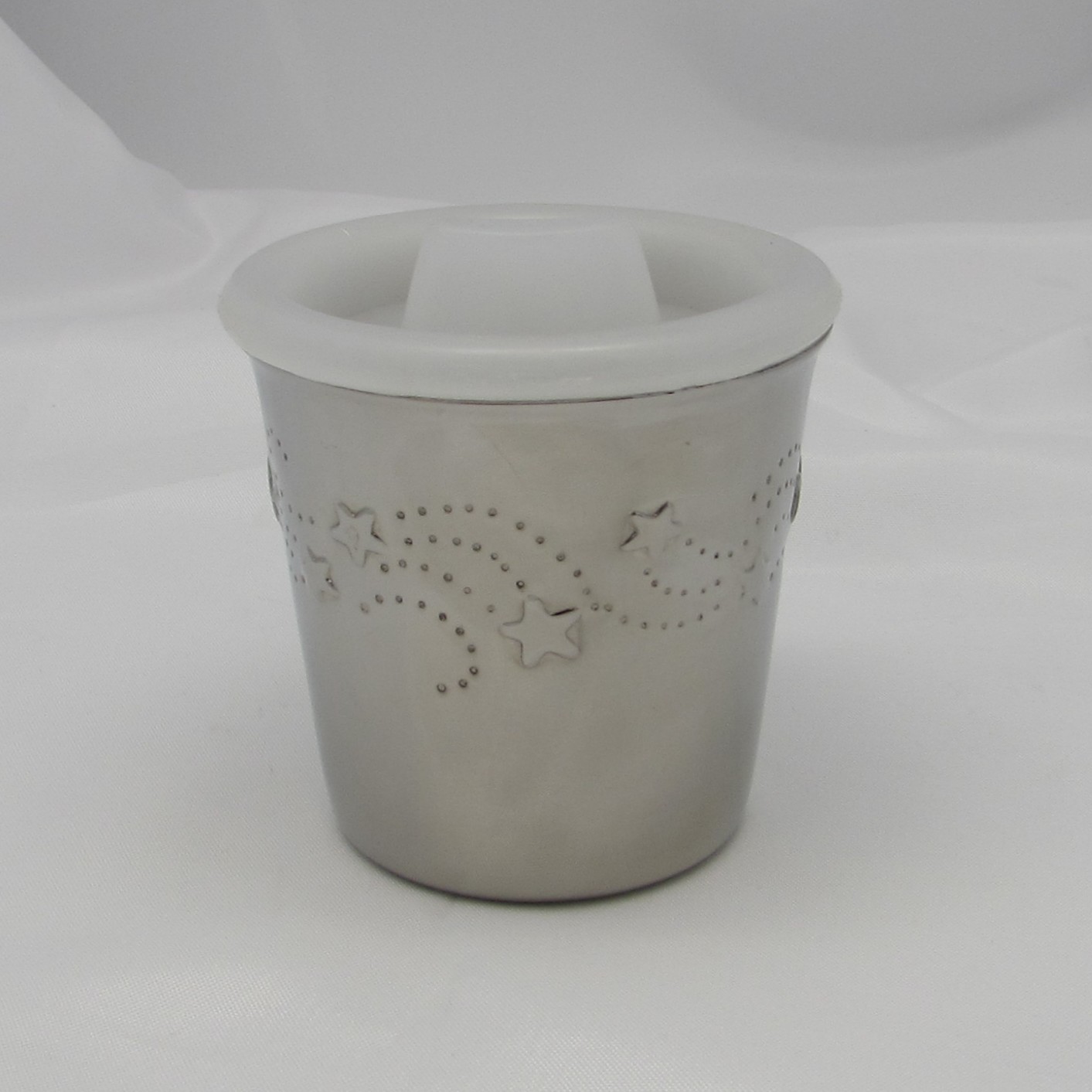 Reed & Barton Stainless Steel Baby Cup with Lid - Image 3