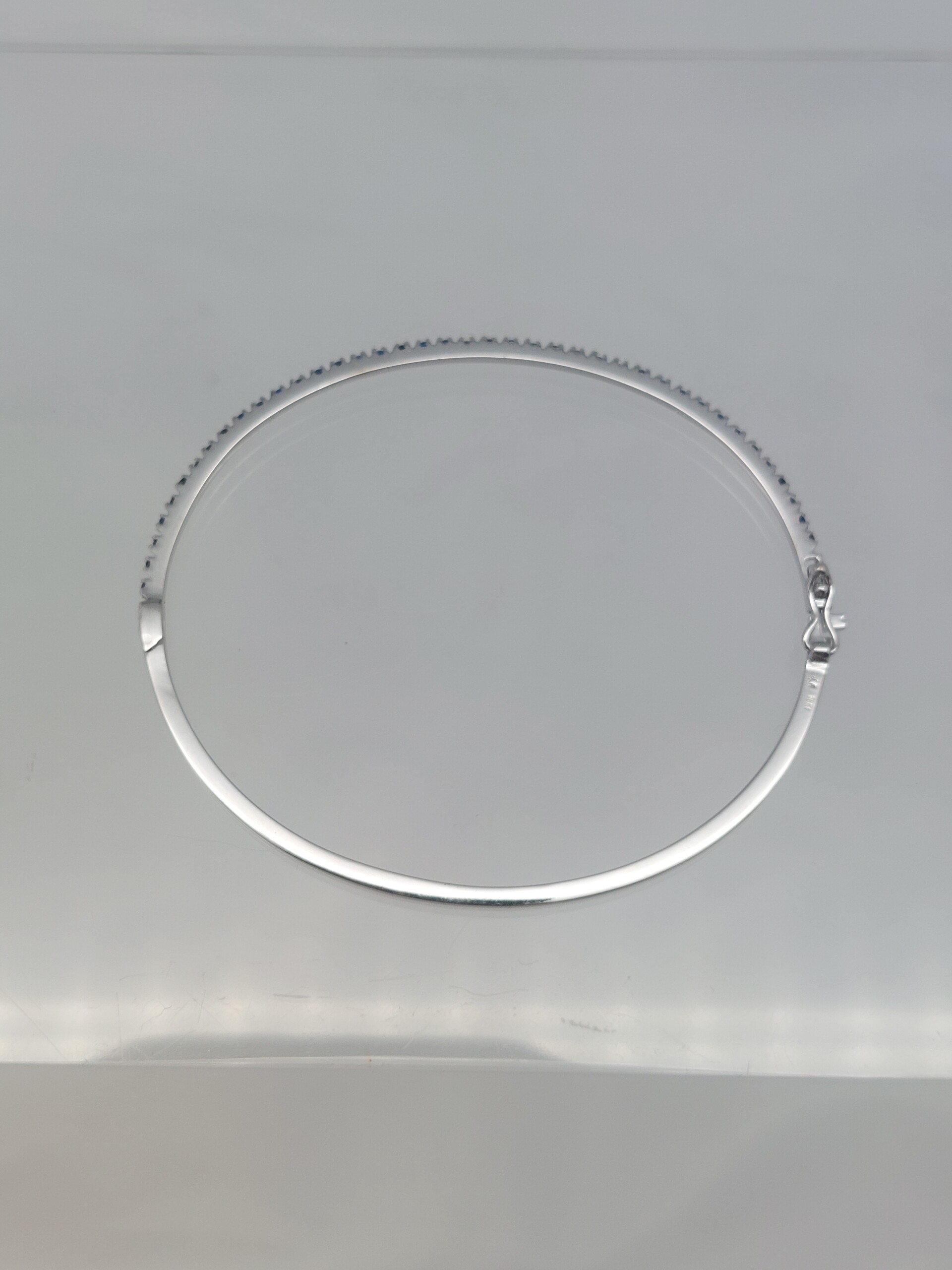 18KT Blue Sapphire Bangle - Image 3