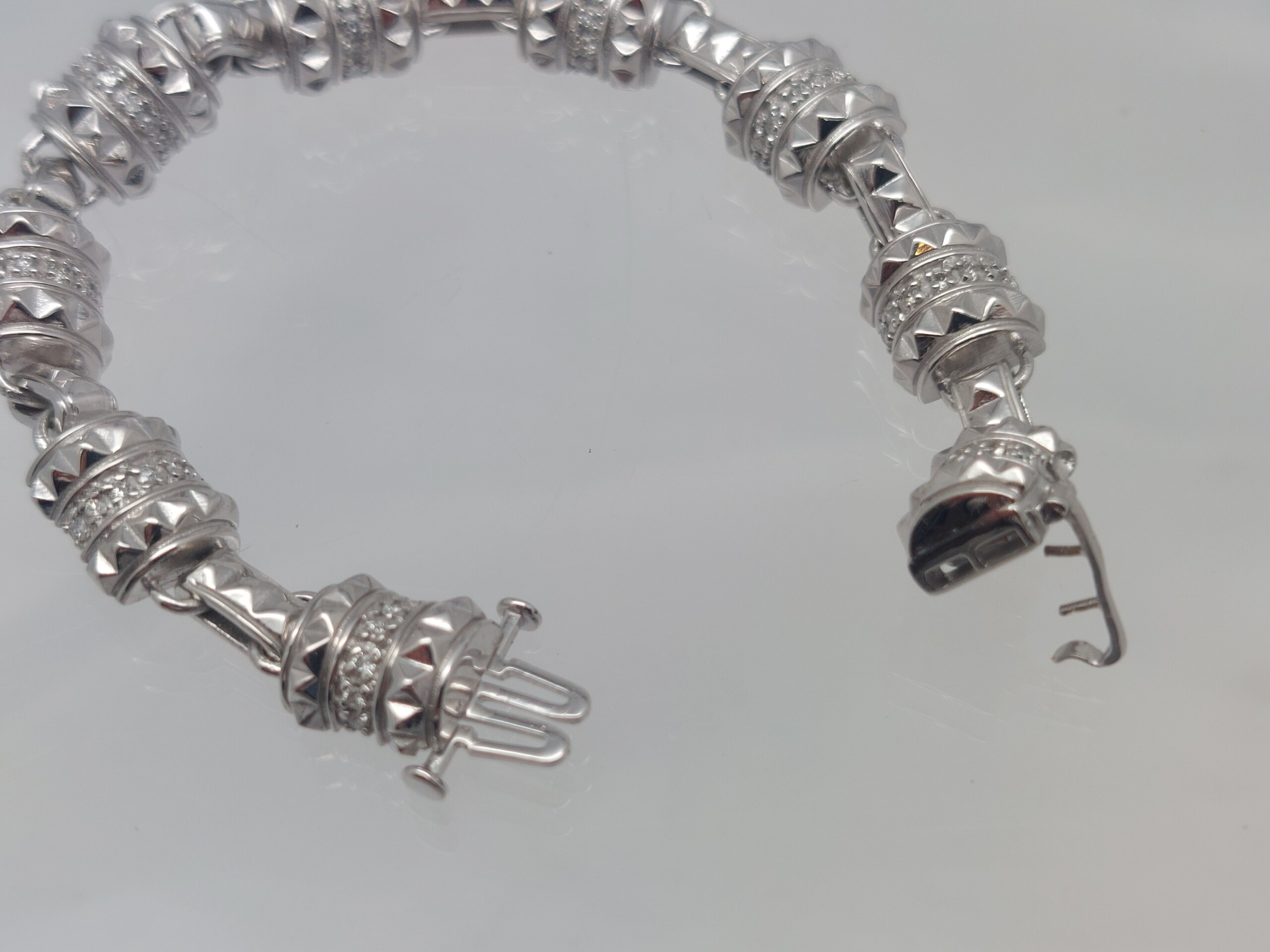 14KT "Pyramid" Diamond Bracelet - Image 5