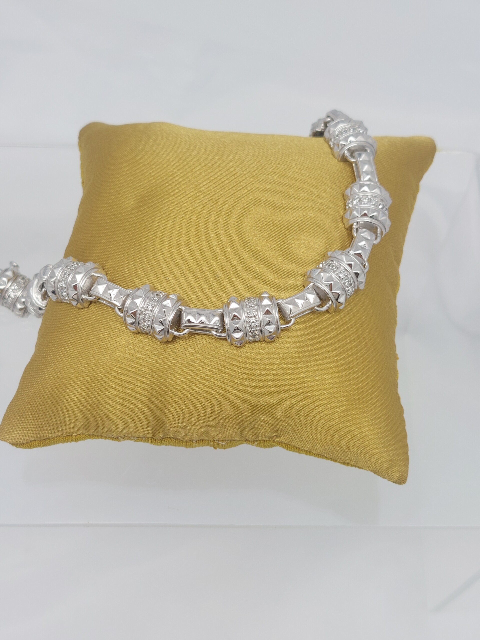 14KT "Pyramid" Diamond Bracelet - Image 2