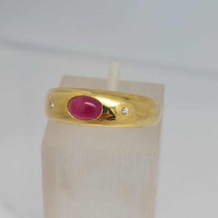 Natural Ruby Cabochon & Diamond Dome 18KT Ring - Image 8